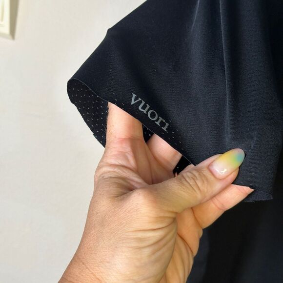 Vuori Short Sleeve Viewpoint Performance Tee - black sz medium - Picture 3 of 6